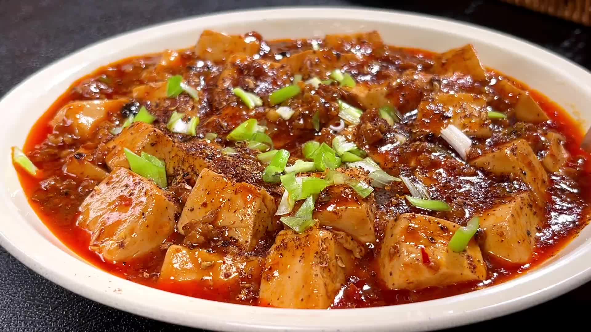 去饭店必点的麻婆豆腐，做法原来这么简单，在家轻松几步搞定！