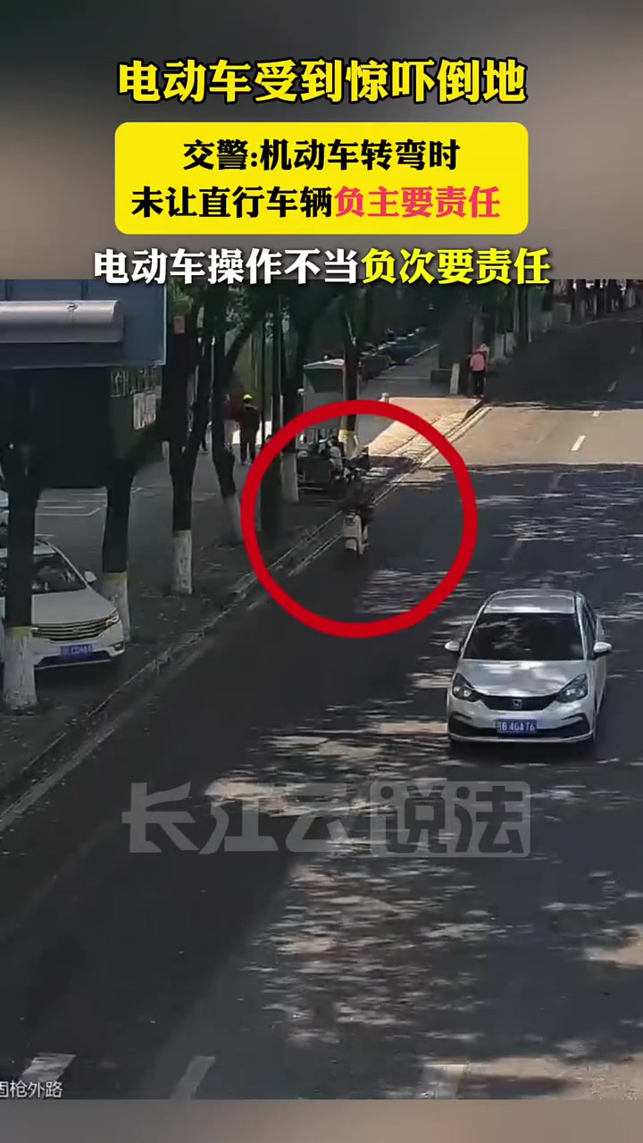 这样发生事故，白车车主心里不好受吧？