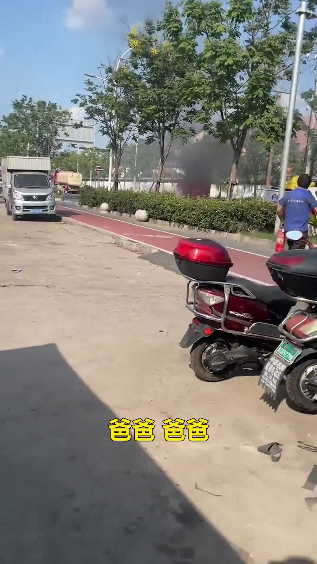 女儿的劝阻是“情” 大叔的挺身而出是“义”