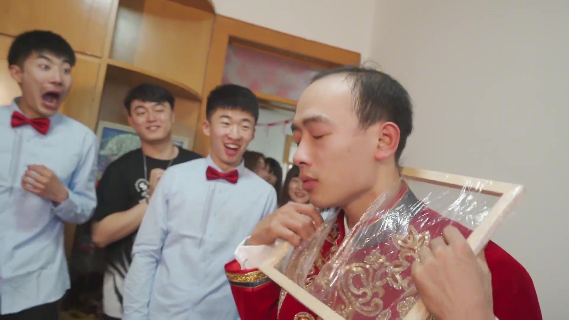 看出了他此时此刻无比复杂的心情