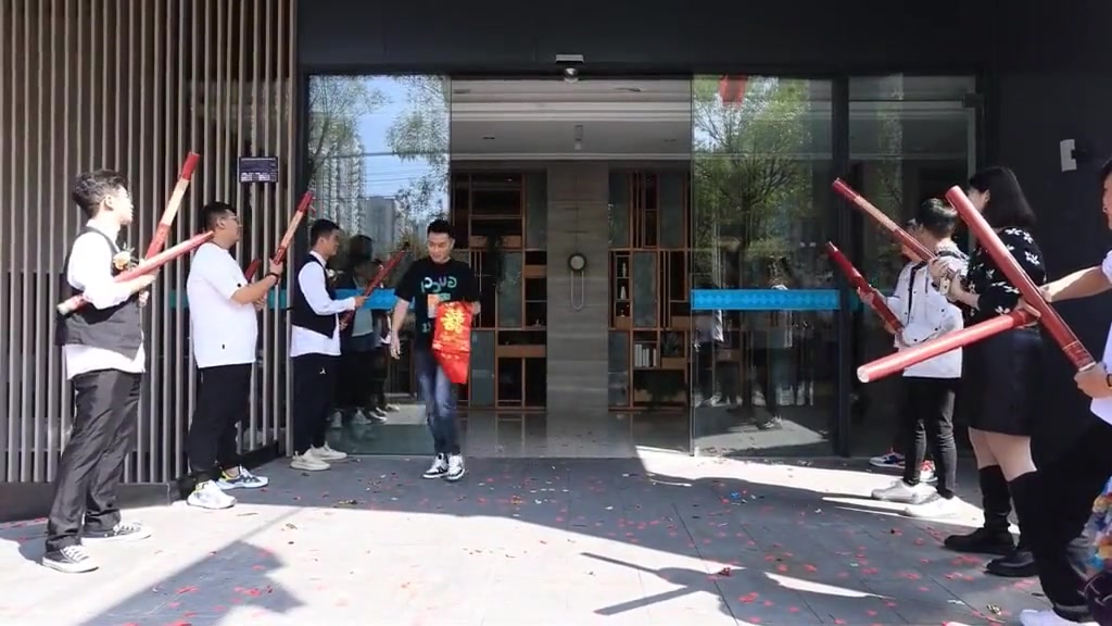 兄弟，你媳妇儿掉了