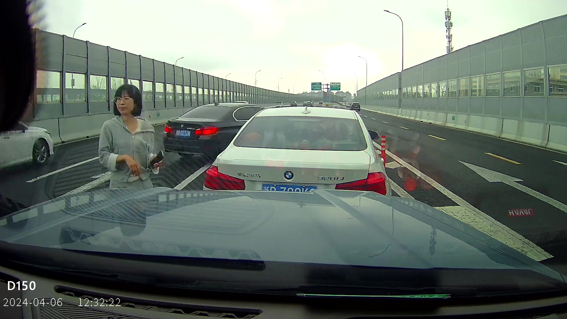 这种情况下会是宝马女司机的责任吗？