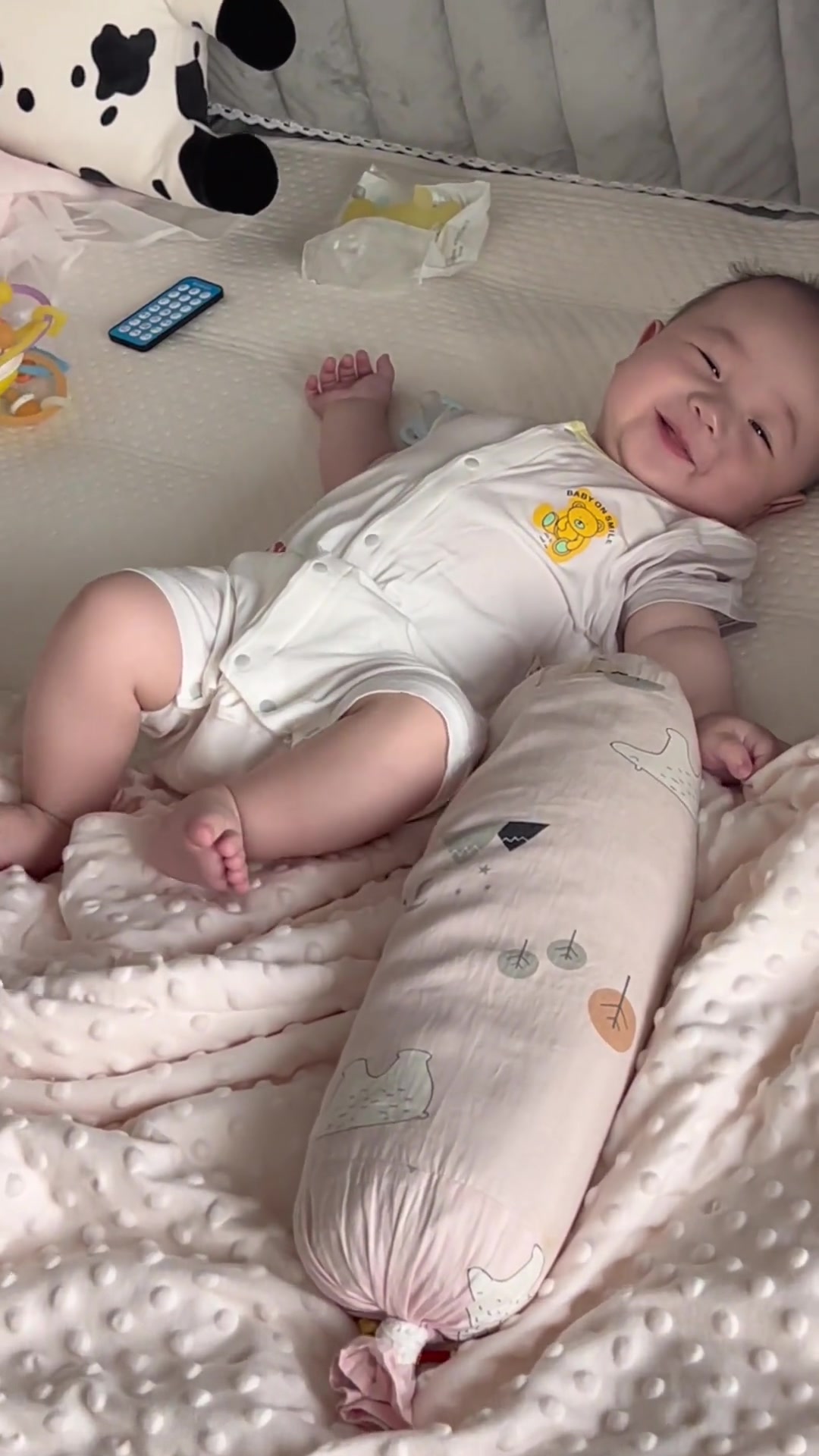 是刚睡醒看见妈妈的人类幼崽