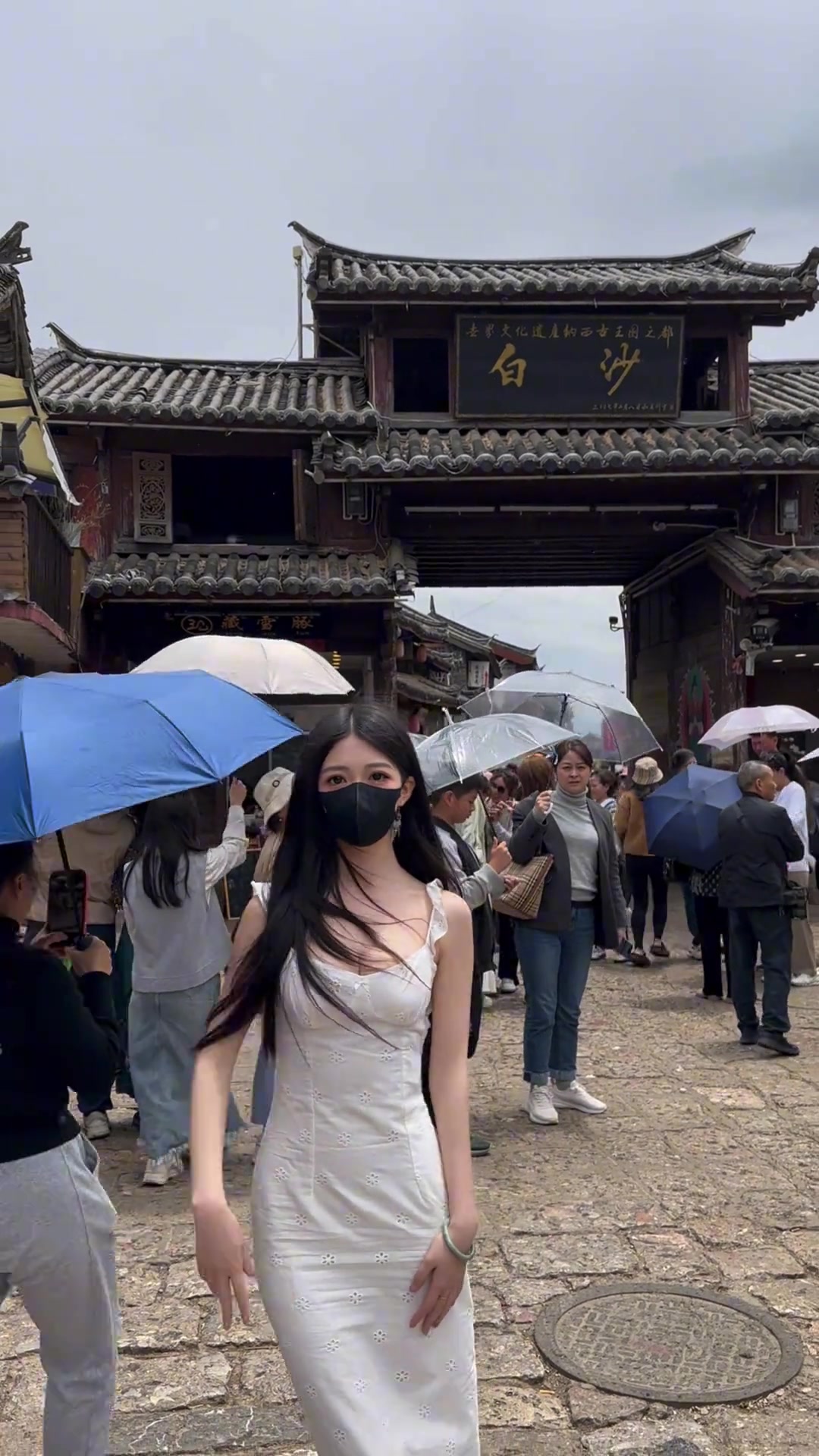 一本正经的游客照...