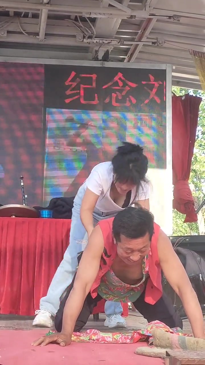 她面对这道坎，是终究迈不过去了...