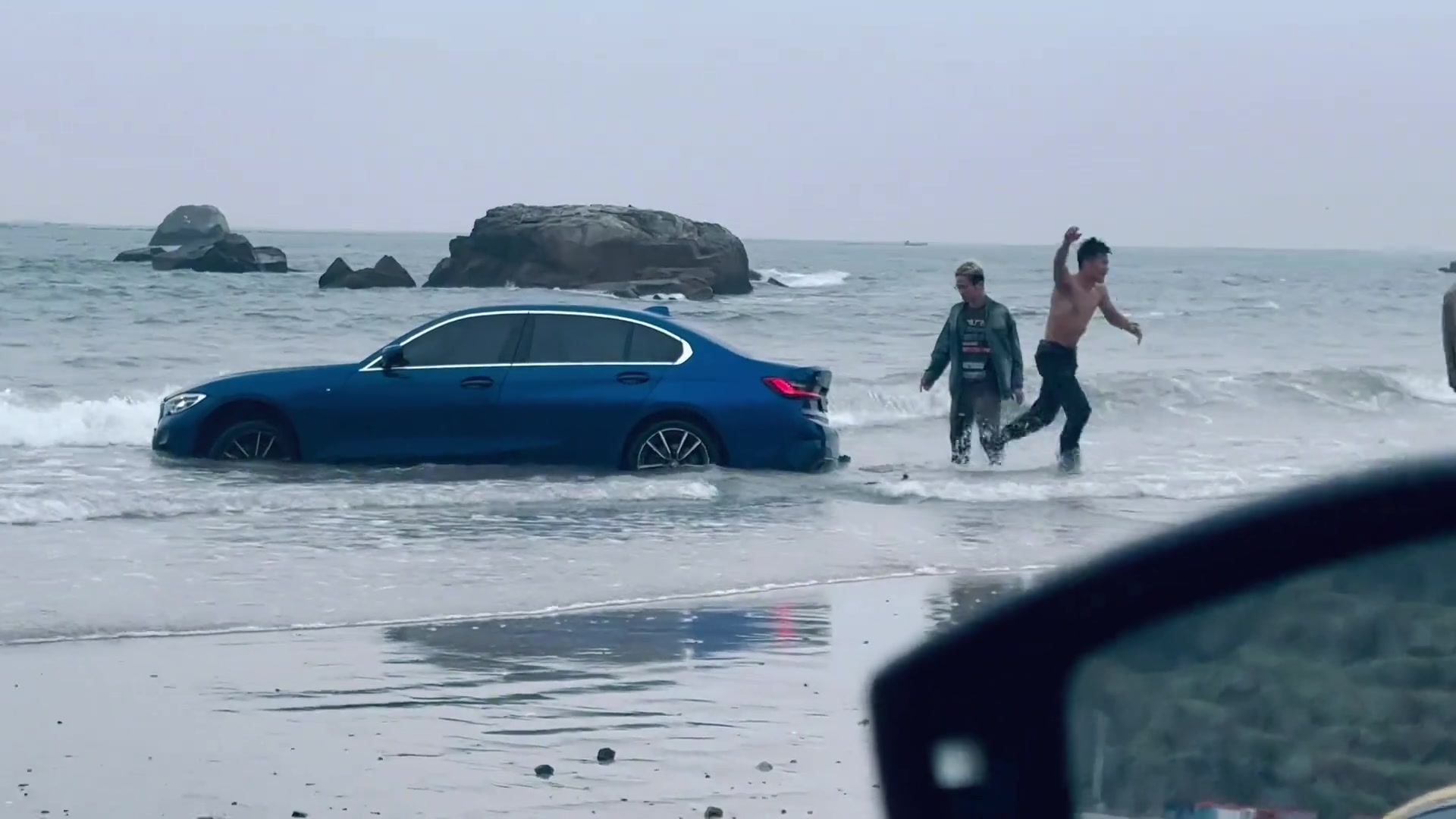 为了看海，宝马车 泡一泡海水应该没啥问题吧？