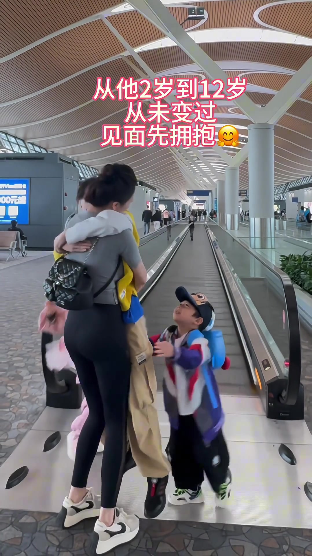 自律的重要性！生了三个娃还能保持这身材...