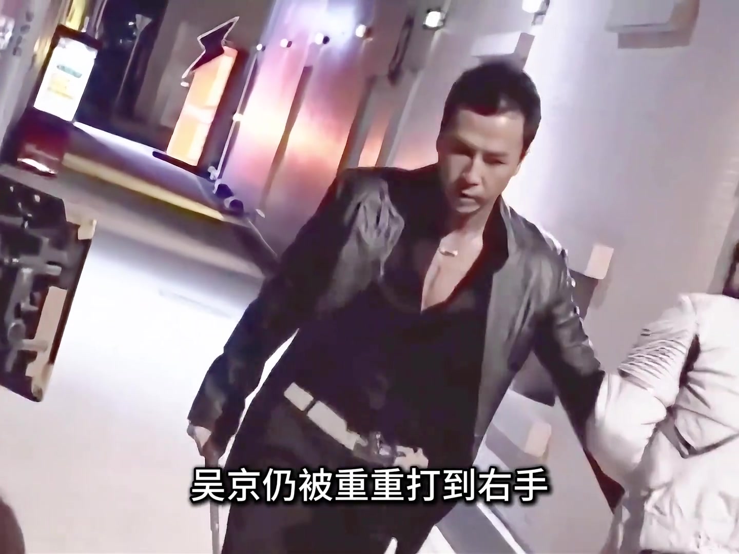 原来吴京说的是真的，拍《杀破狼》时他被甄子丹打断好几根棍子！