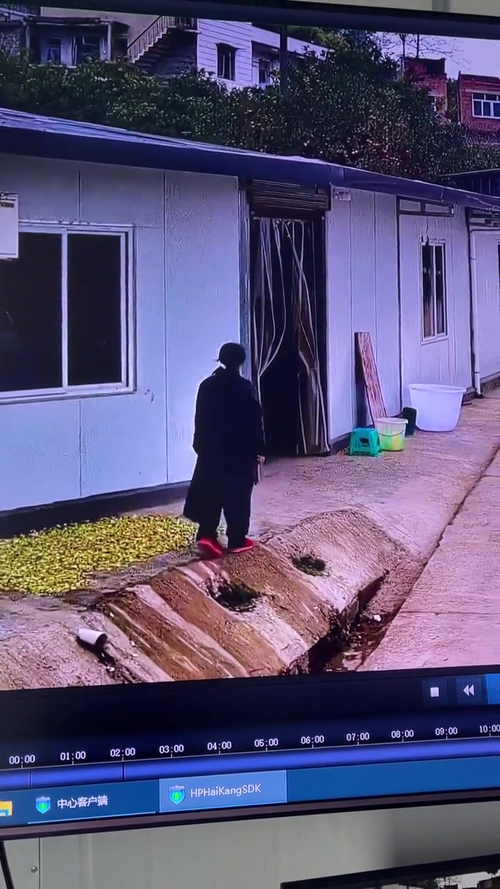 老妹儿，这不让睡觉