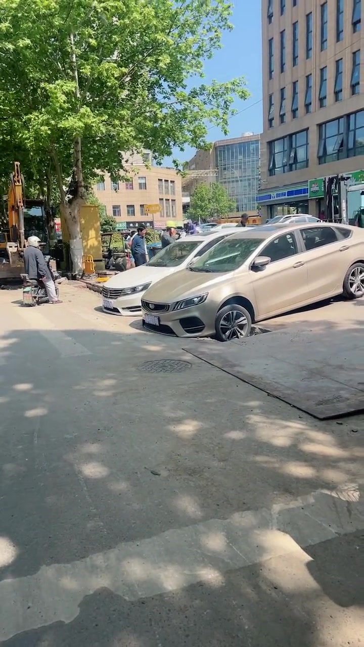 第一个卡了情有可原 第二台是怎么做到卡的一模一样的