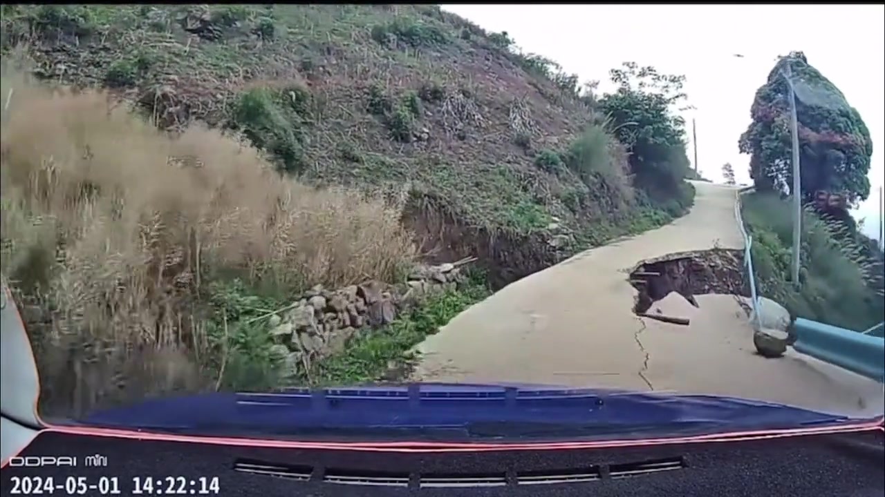 真是艺高人胆大，这路都敢过