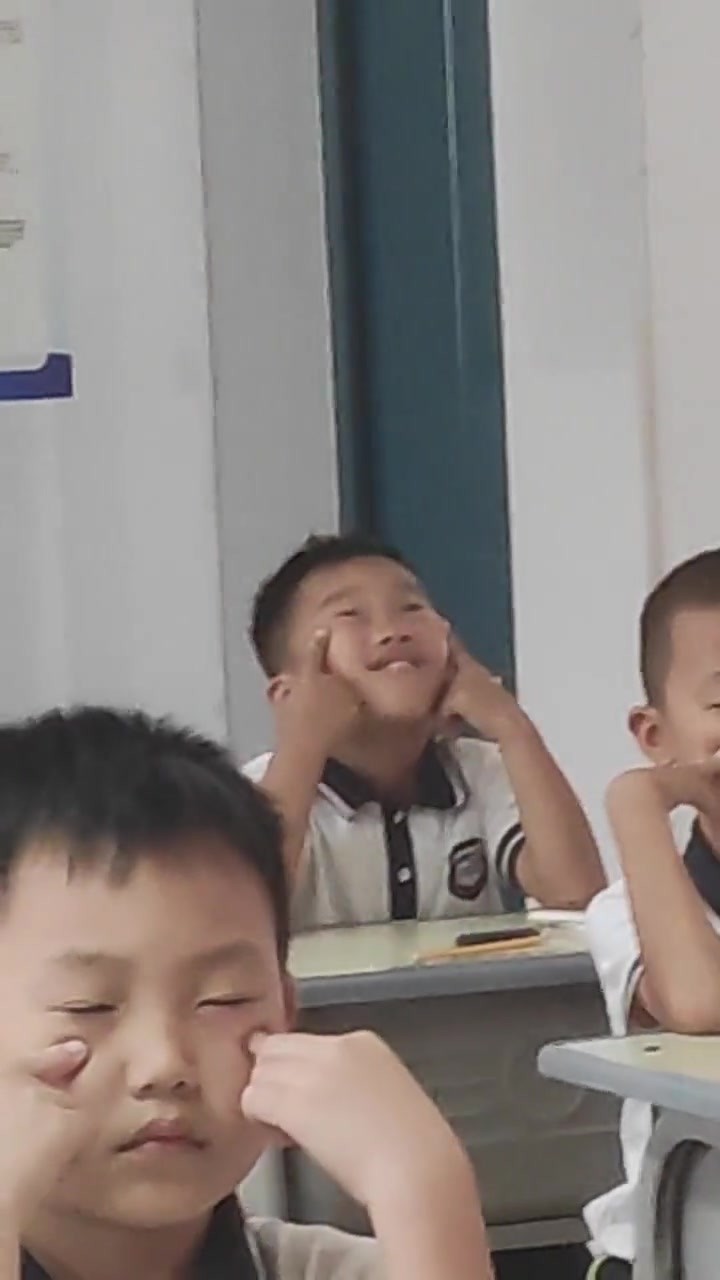 熊孩子，太想睡了！