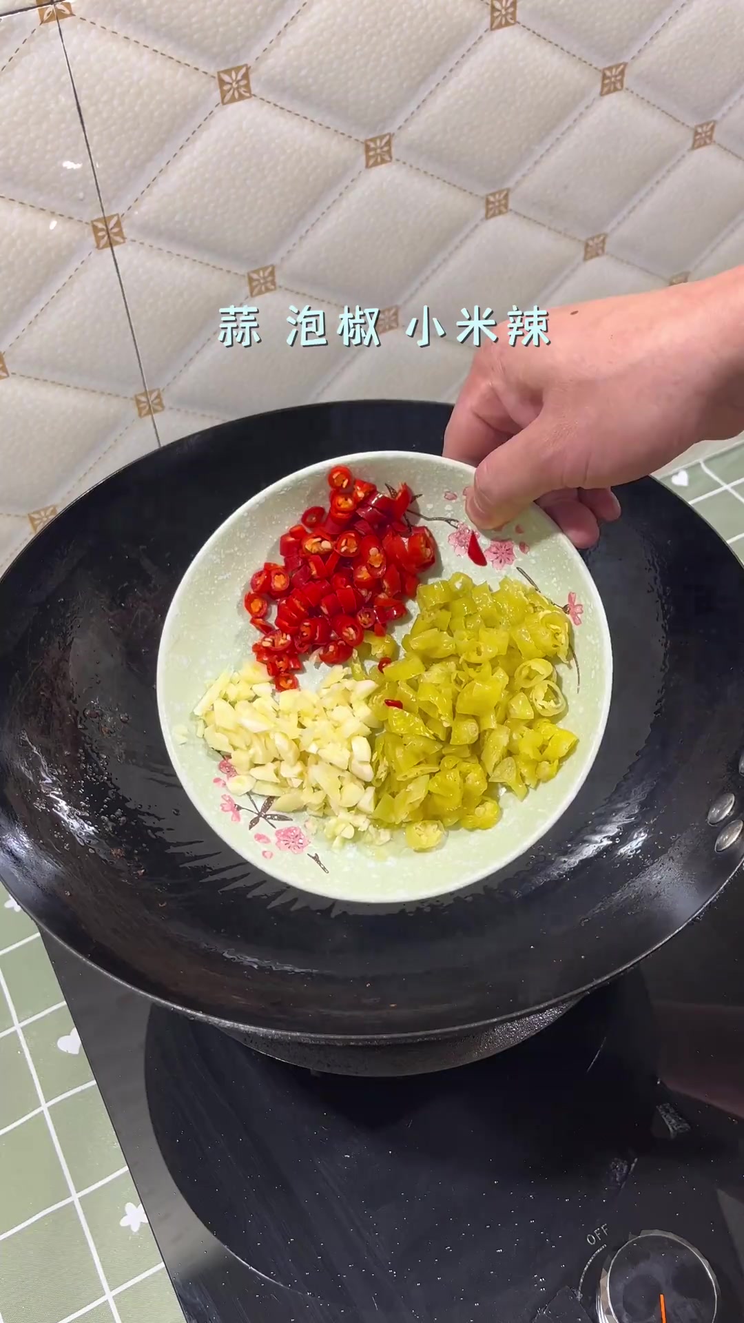 当牛肉遇上香菜 你可要多煮点米饭了。