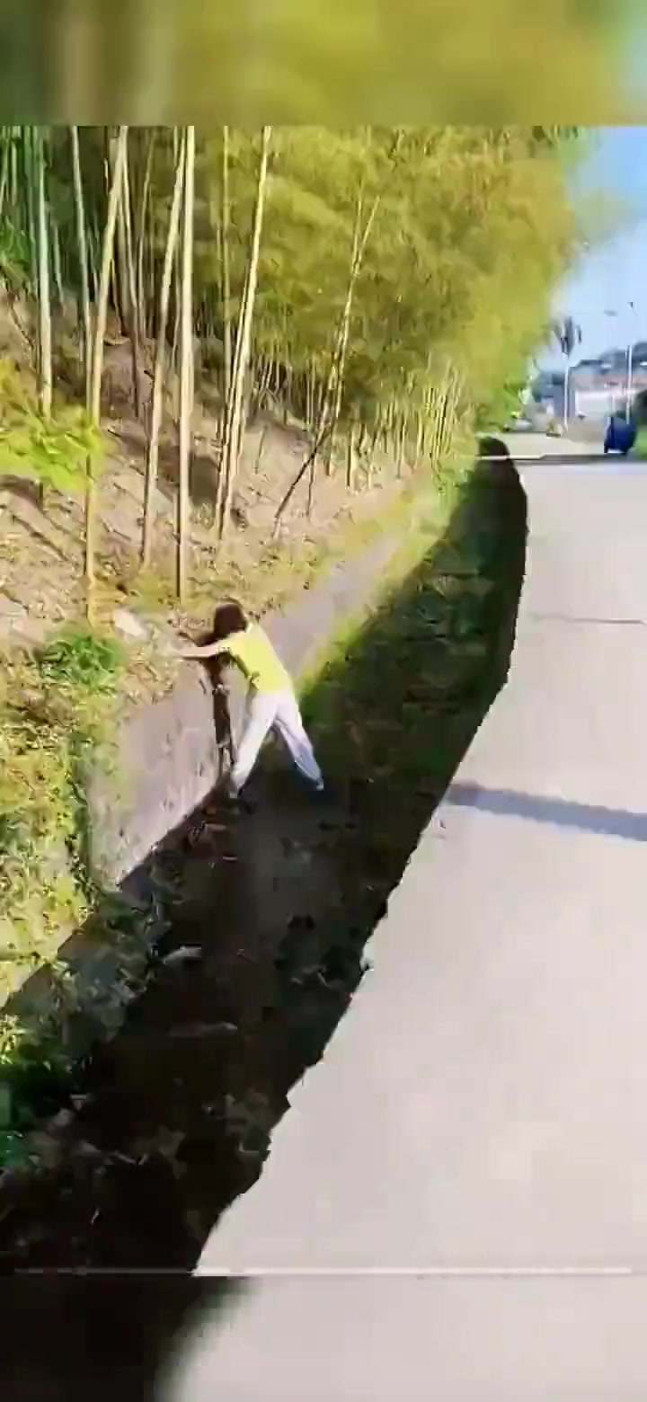 生活无趣，她是来找乐子的