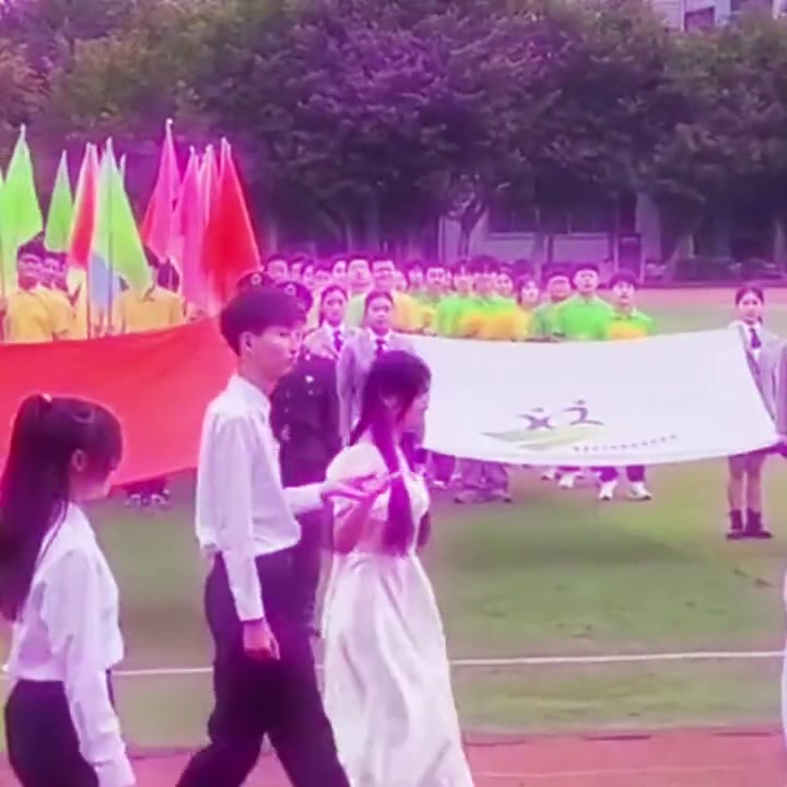 他俩到底是怎么憋住的