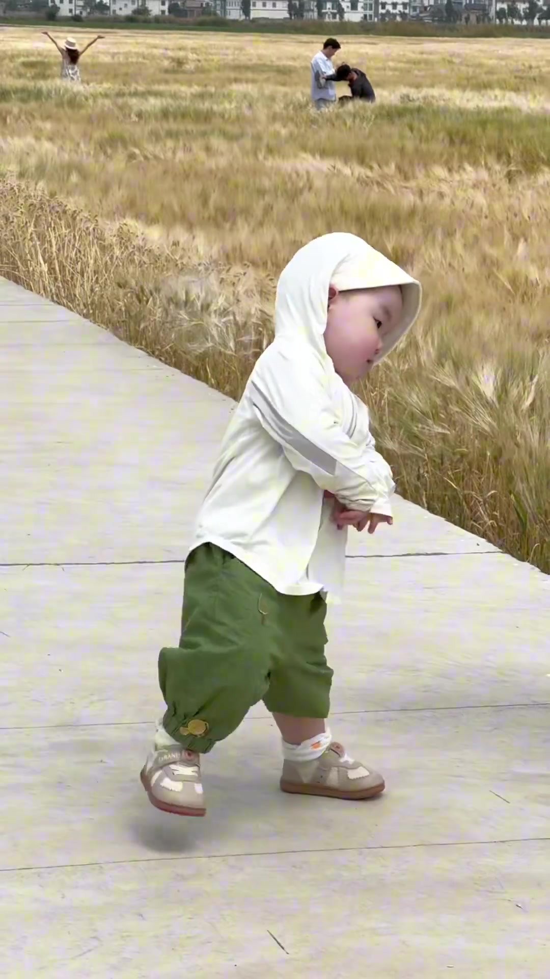 你好 我有一个大耳朵矮人 我有一个帽衫！