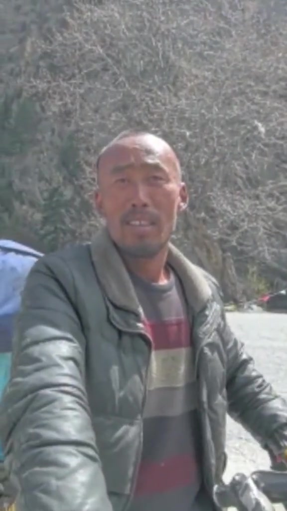 你听错了，他59年的，儿子28