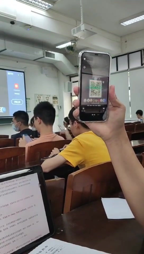 原来就算是手机，距离太远也会看不清你的轮廓
