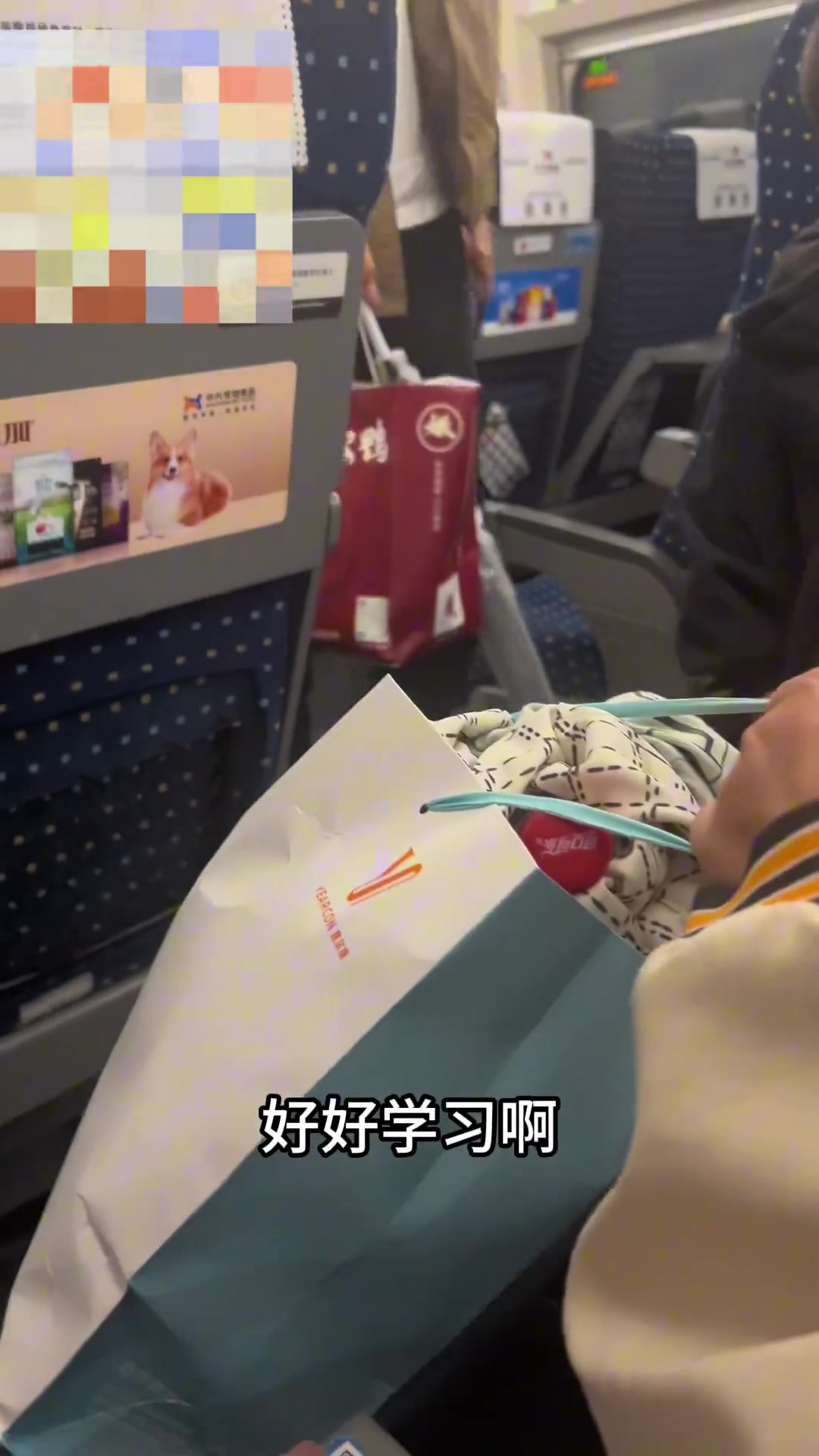 在旅途上遇到这么一位“朋友”会很开心吧！