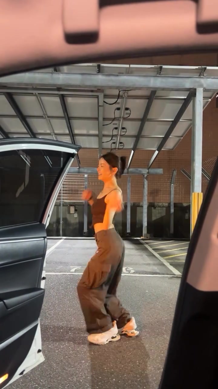 好久没看到这么阳光可爱逗的女生啦！