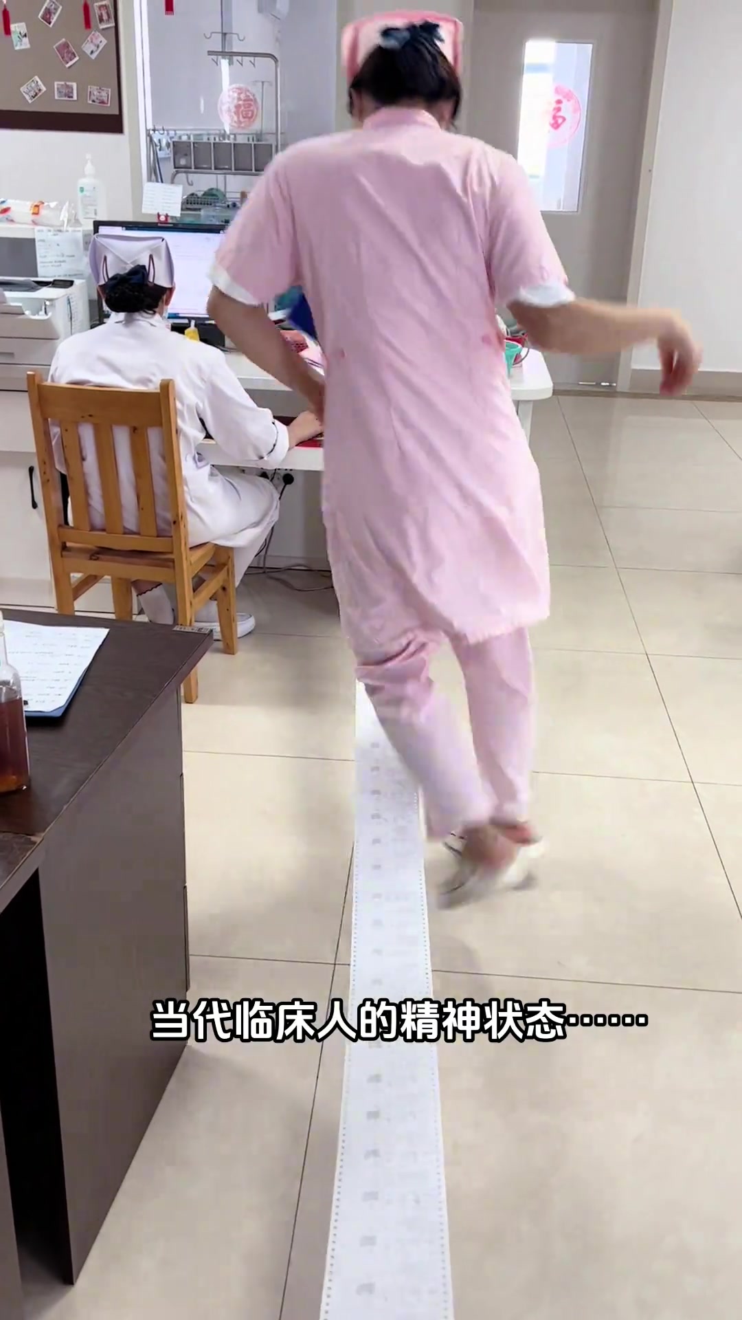 “上班哪有不疯的，硬撑罢了。”