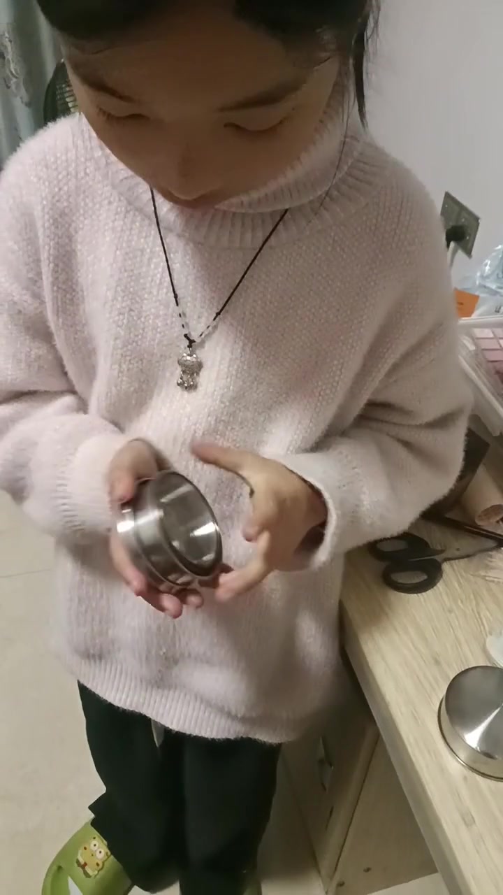 妹：我爸又买垃圾回来了