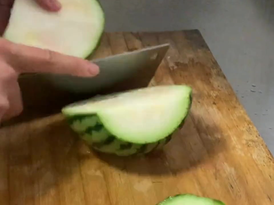 今年买的第一个西瓜，直接把我给干倒了