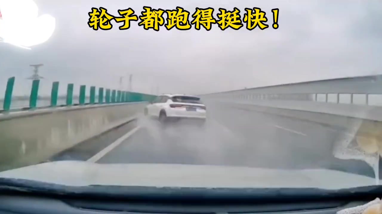 说技术不行吧，轮子掉了三个还安全的靠边停车了