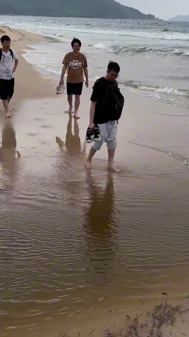 那船就是个饵，一个都没跑掉