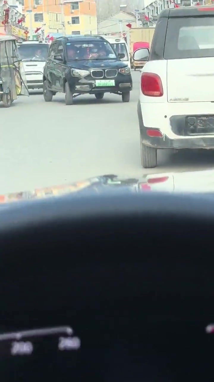手里的宝马瞬间掉价了