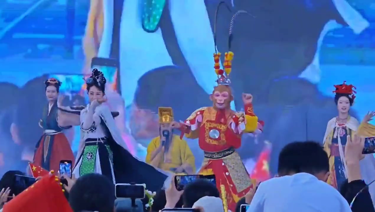 生活不易，大圣卖艺