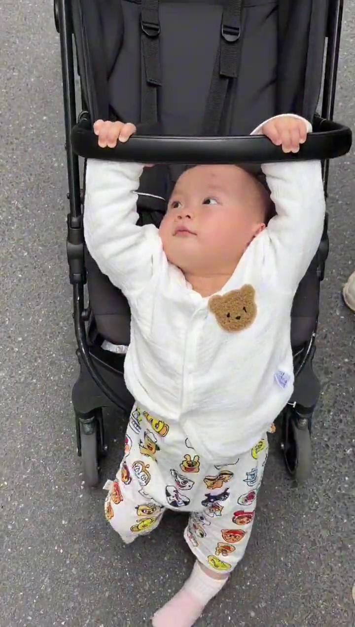 娃：行，你们开心，累死我了！