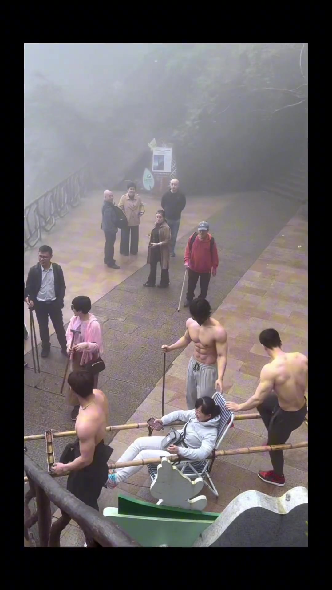没人疼就去爬山吖 ！