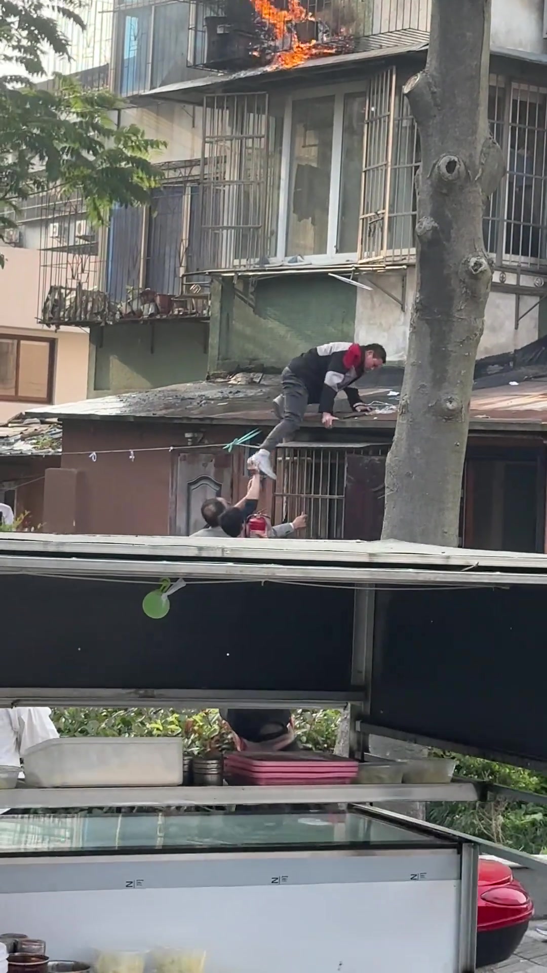 小哥和小孩哥有事是真上