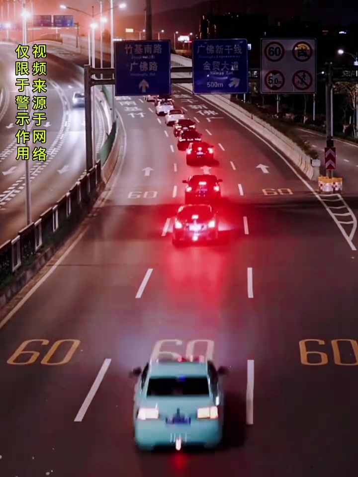 有懂的吗？为什么大家要一起走中间？
