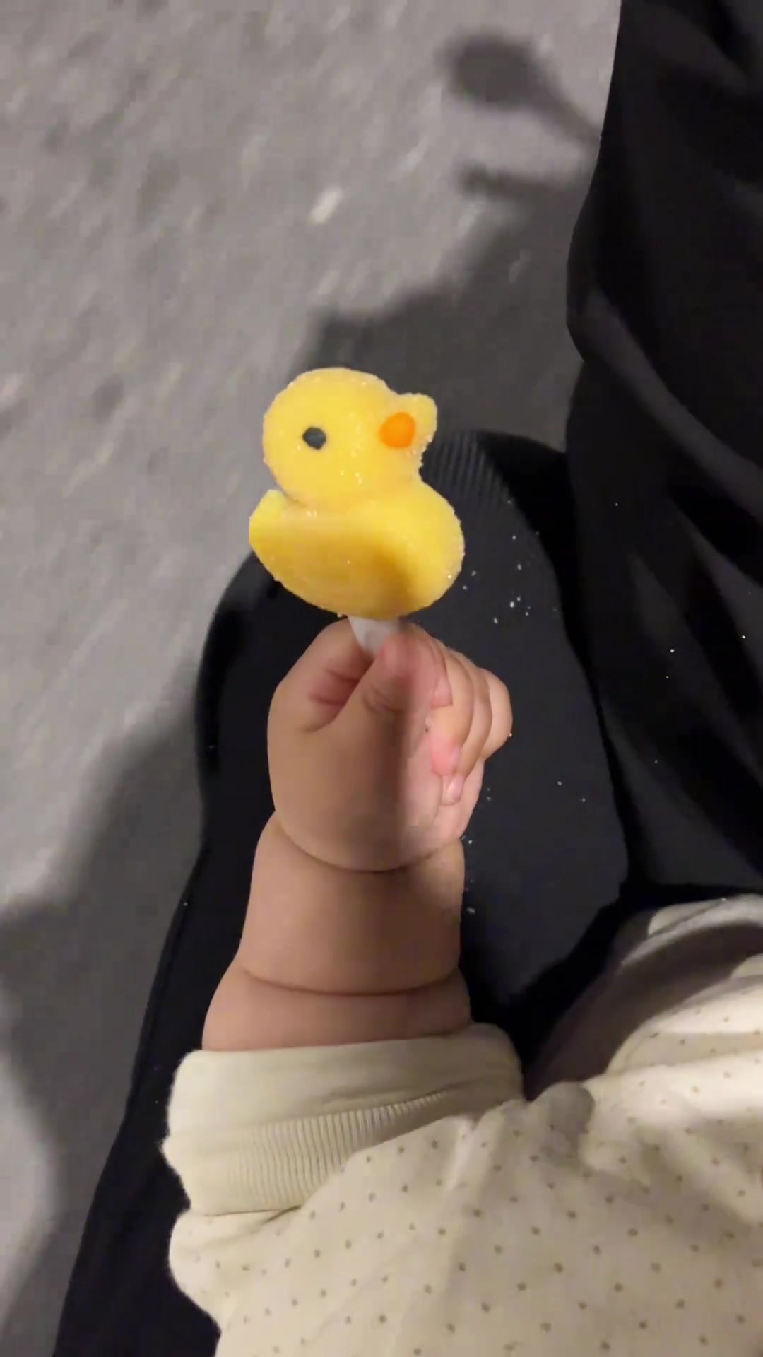 小手配小糖 人类幼崽有多可爱
