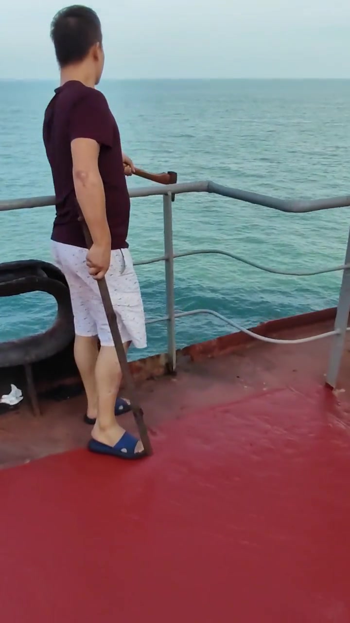 下边船的看似人畜无害，可能上来就零元购
