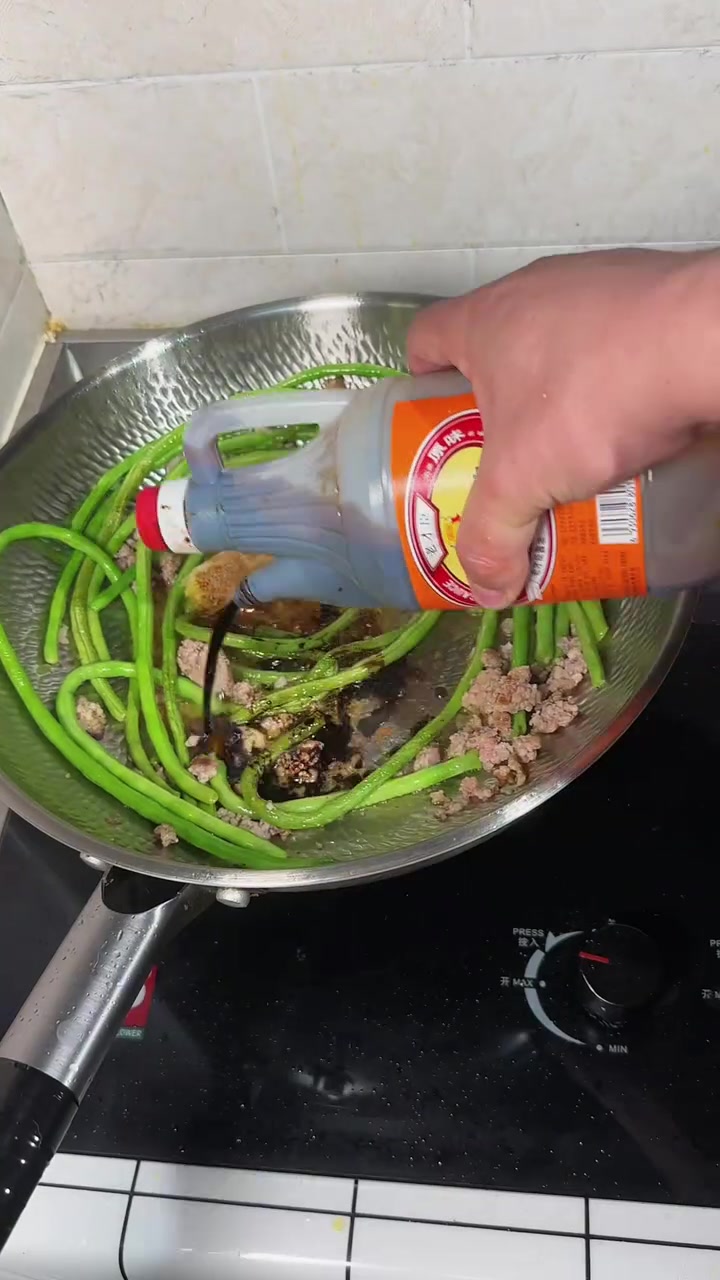 哥们，不行我出资你买把刀吧