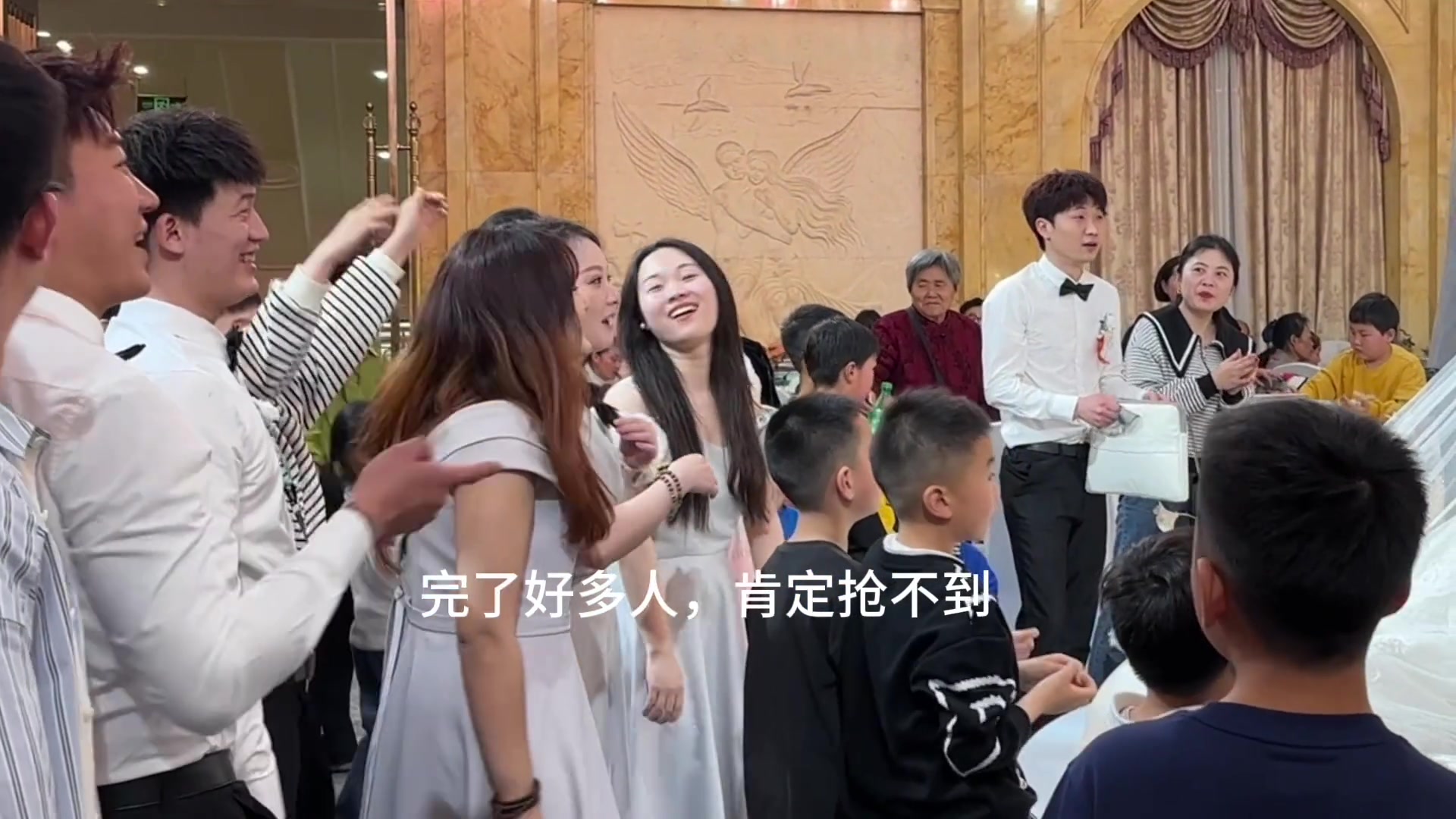 这个反手递给真的很让人感动啊