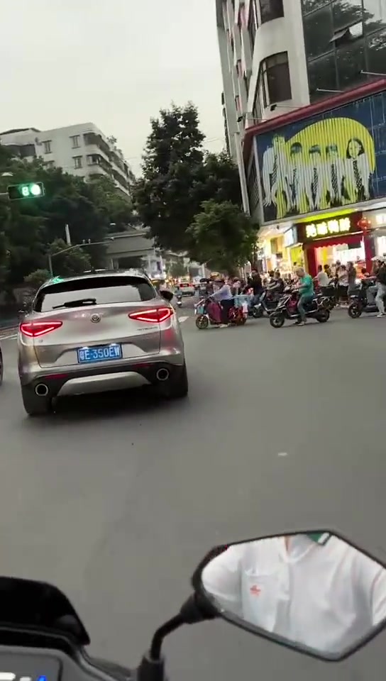 这样开车都在想啥呢？