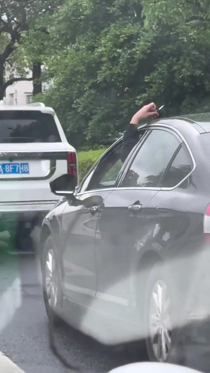 这是什么车，车顶还配烟灰缸