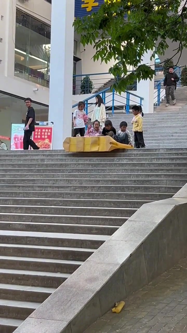 真危险！小朋友真是不知者无畏啊