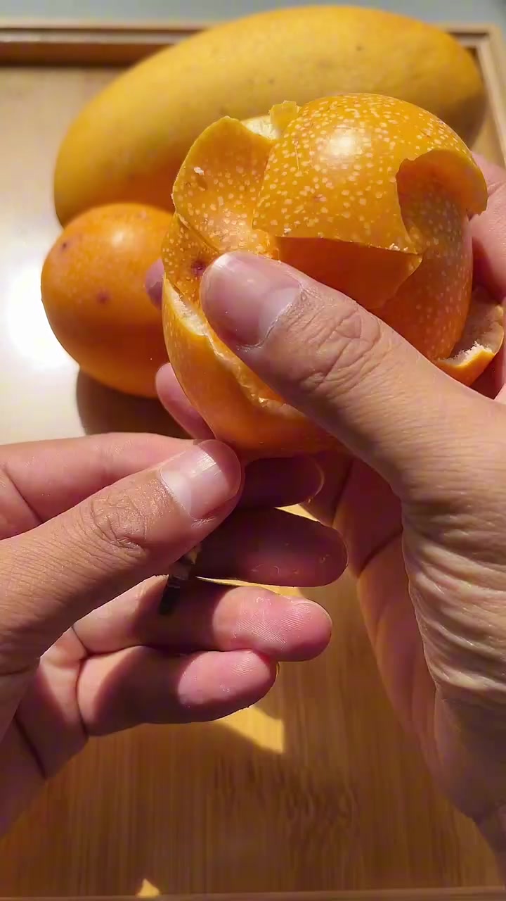 这是什么水果，感觉里面有点像百香果