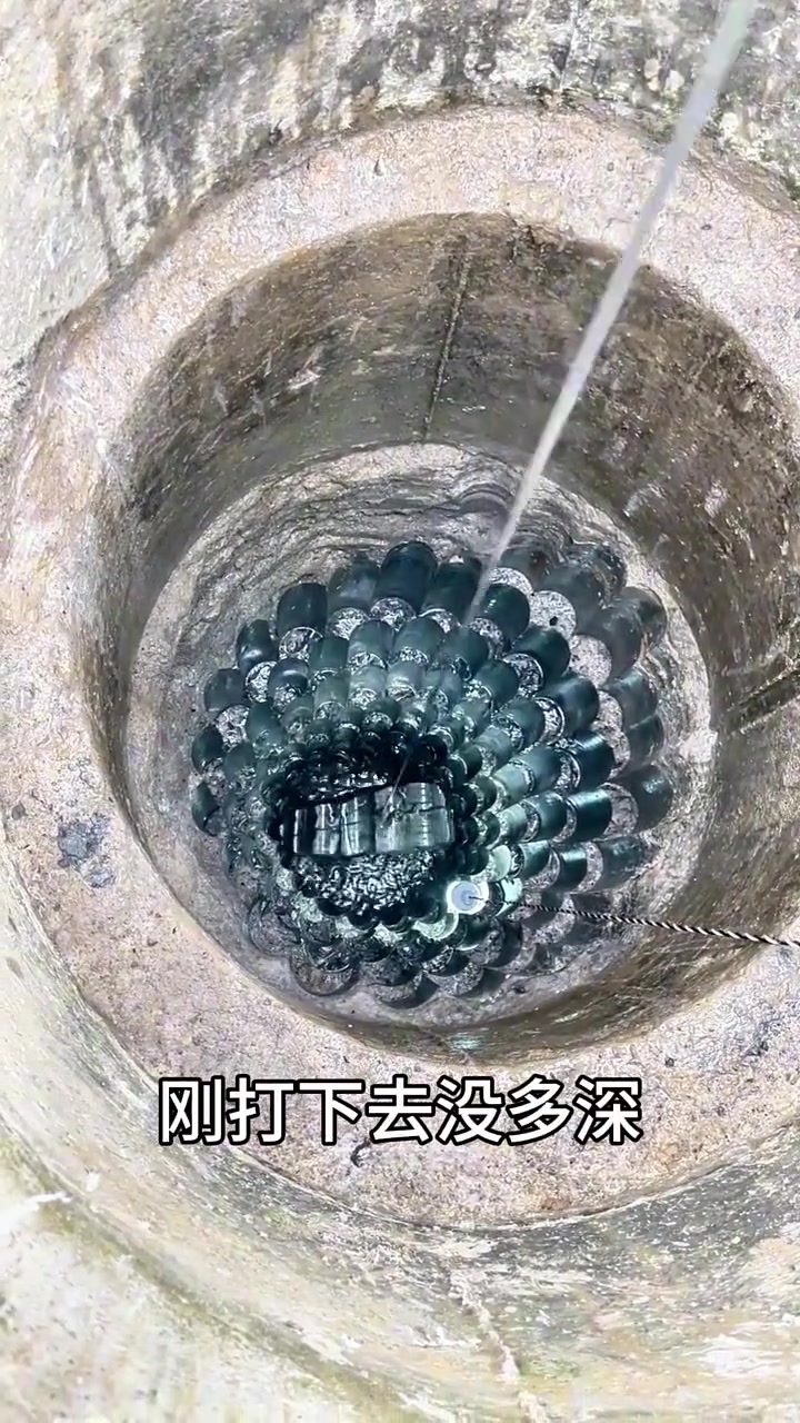 第一次在石头上钻井，这石缝中出来的水能喝吗