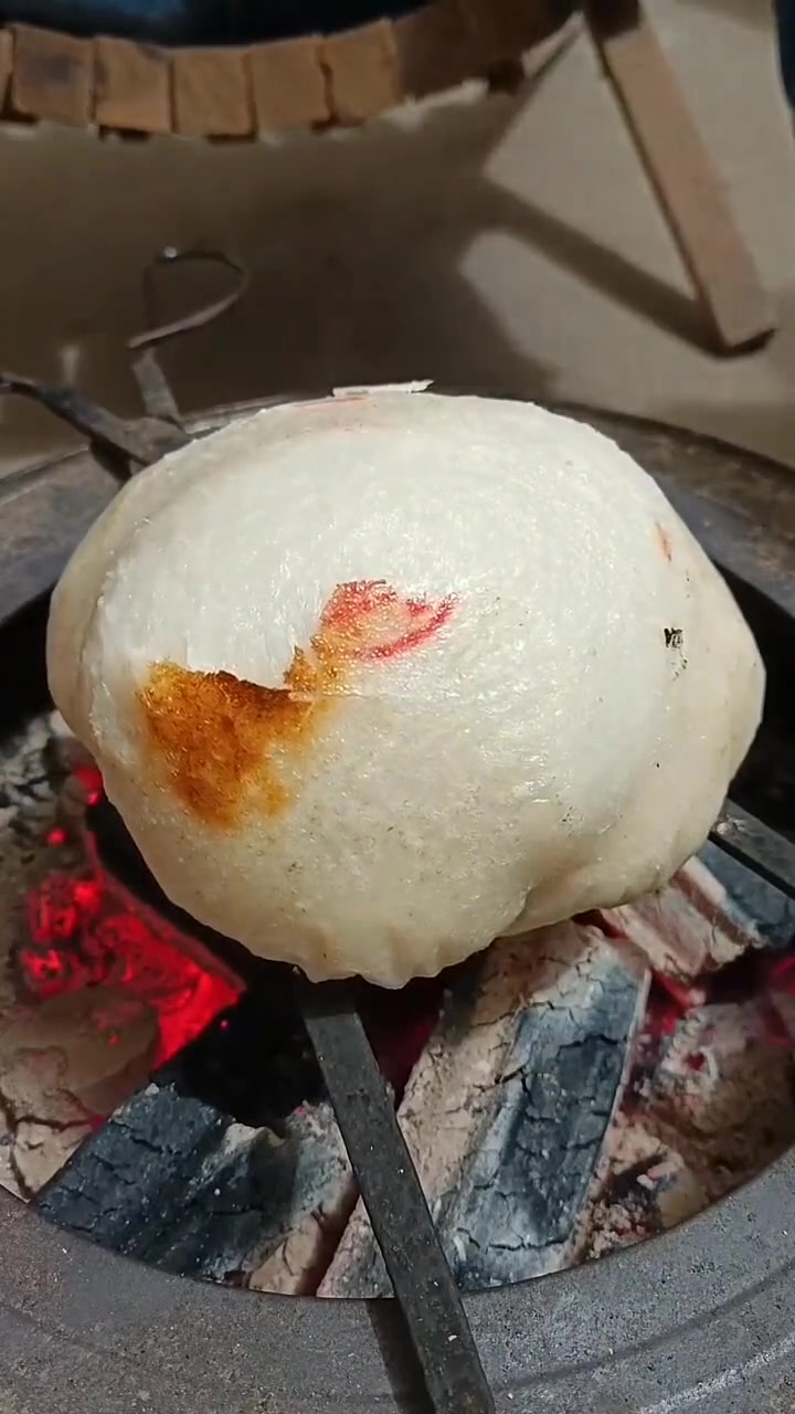 糯米糍粑！这火烤的看起来也太好吃了