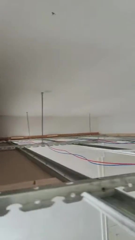 不看不知道，一看吓一跳，掉顶竟然是轧带绑的