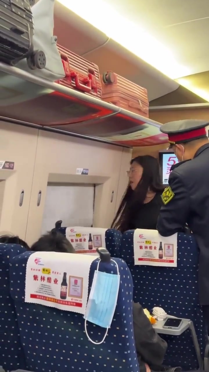 高铁上真是啥都能发生争执呀
