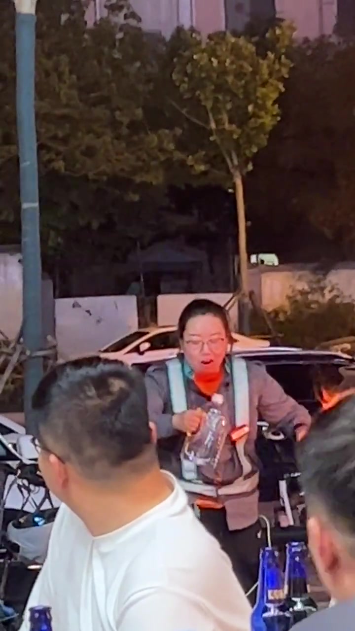 这么卷吗？这以后没点才艺都不能做代驾了