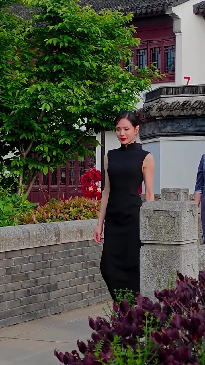 你敢相信这是快60岁的李若彤吗？