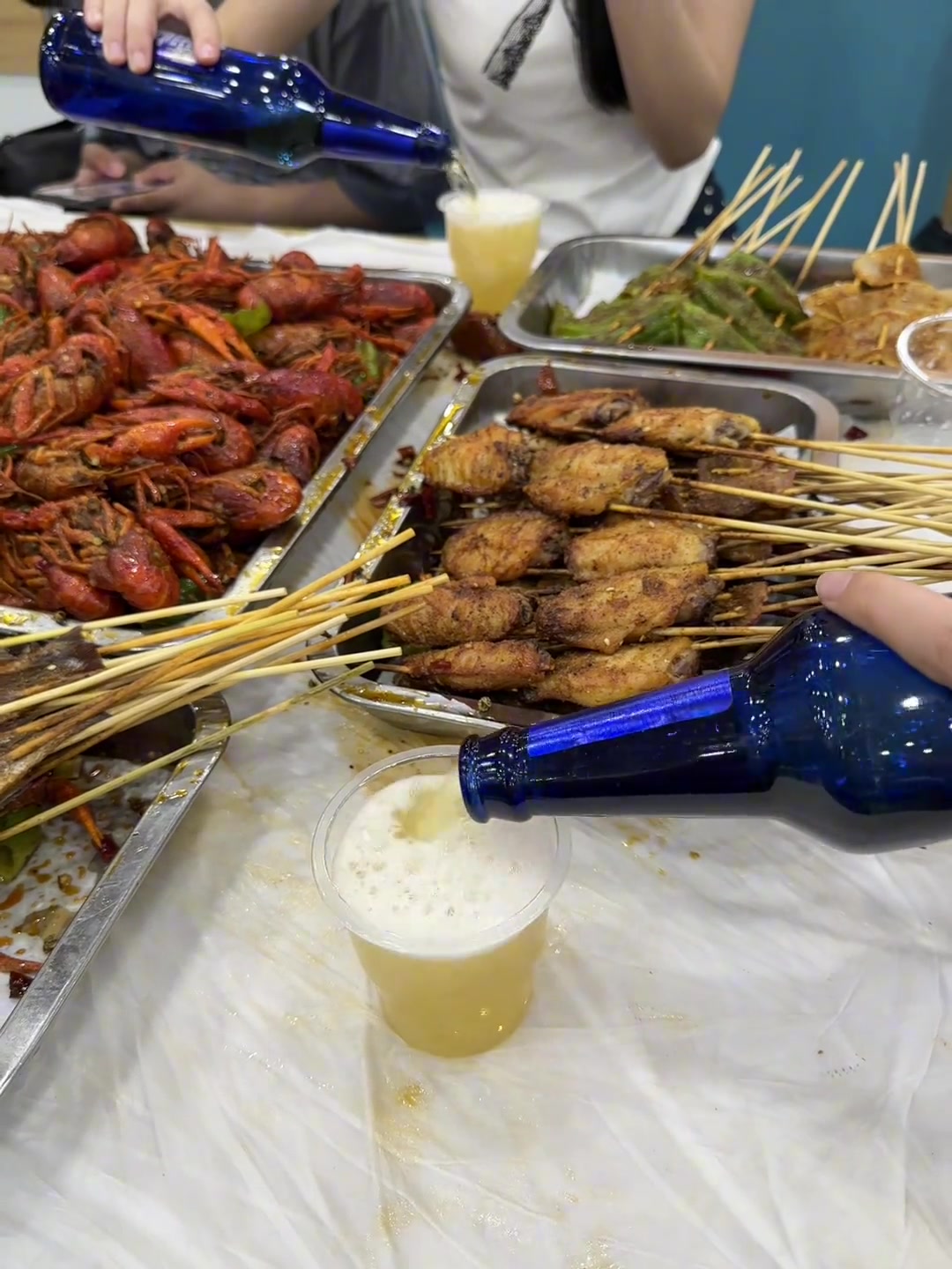 夏天 好友 街头 烧烤 啤酒 晚风